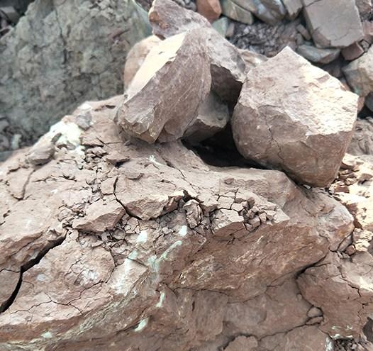 钦州坭兴陶矿泥储存量非常大，环保天然无污染